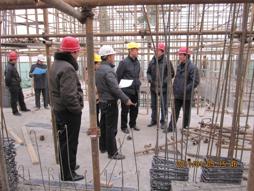 李智副书记赴公司南办公楼施工现场检查慰问 李智副书记赴公司南办公楼施工现场检查慰问