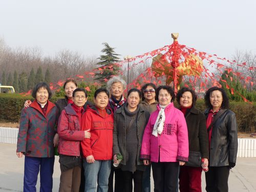 公司“三八节”组织离退女员工游园活动 公司“三八节”组织离退女员工游园活动