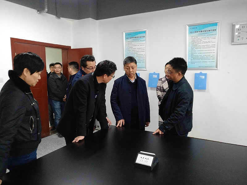 常兴文董事长莅临公司研究中心检查指导工作