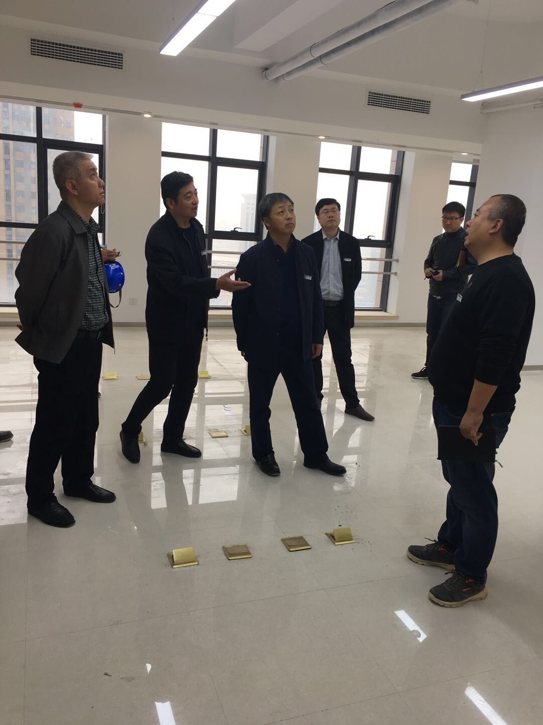 常兴文董事长一行莅临公司研究中心项目总部办公楼工程检查指导工作