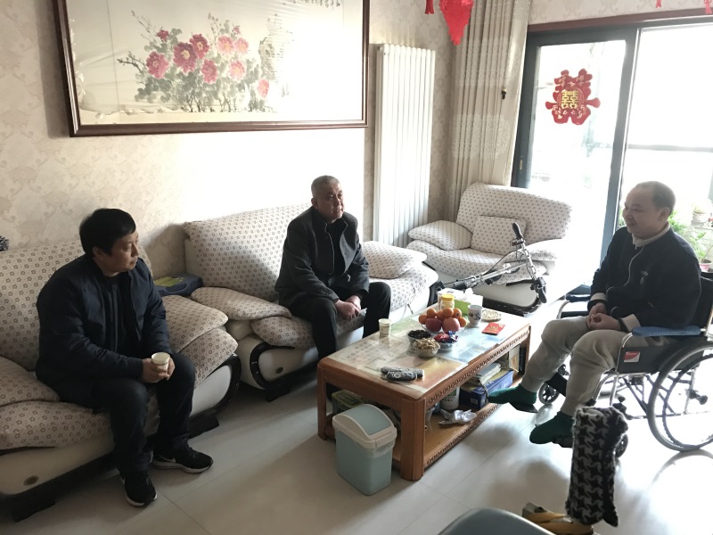 李智副书记一行慰问公司离退休及困难职工