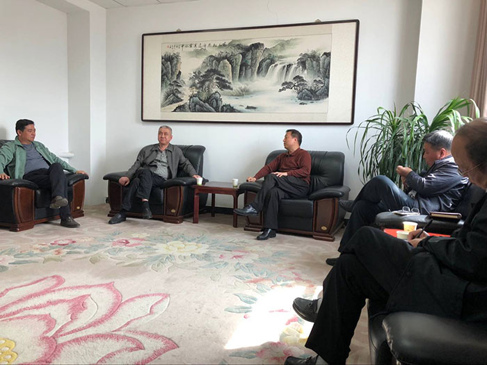 公司党委副书记李智前往工地现场检查指导工作