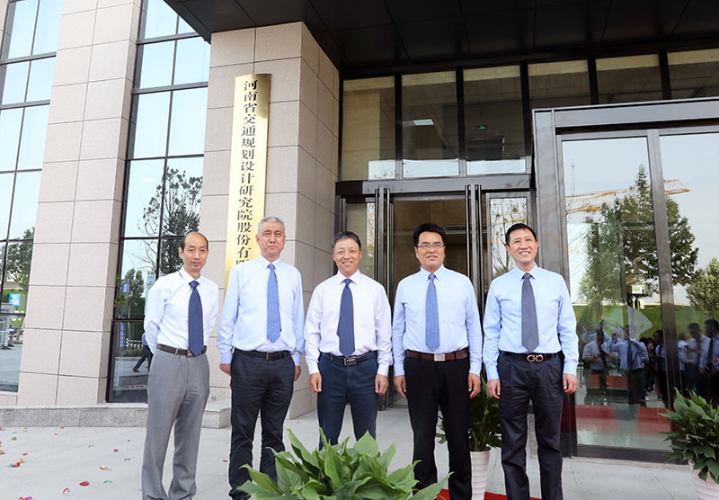 公司整体入驻总部新办公区