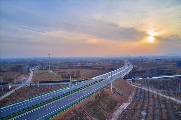 公司公路与市政规划设计院设计的安阳西北绕城高速公路建成通车