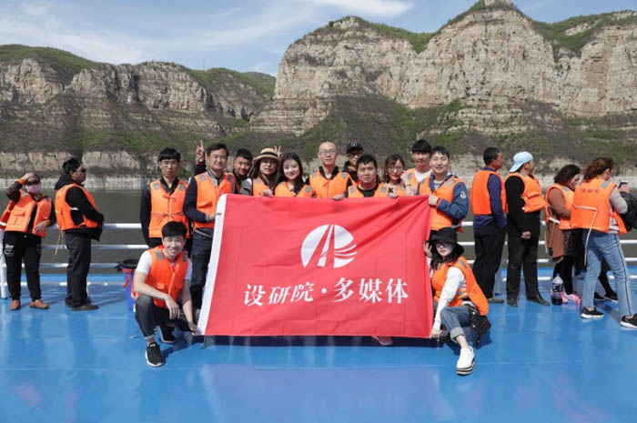 数字多媒体中心组织春季团建活动