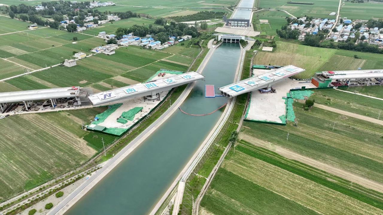 集团设计的焦唐高速方城至唐河段南水北调特大桥成功转体/ 集团设计的焦唐高速方城至唐河段南水北调特大桥成功转体