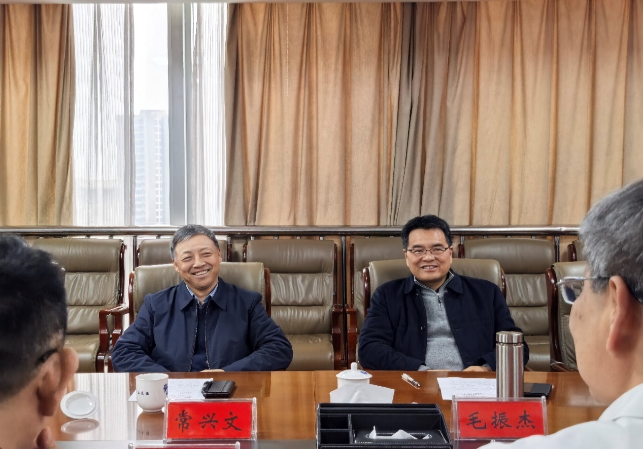 集团董事长常兴文带队拜访平顶山市交通运输局/ 集团董事长常兴文带队拜访平顶山市交通运输局