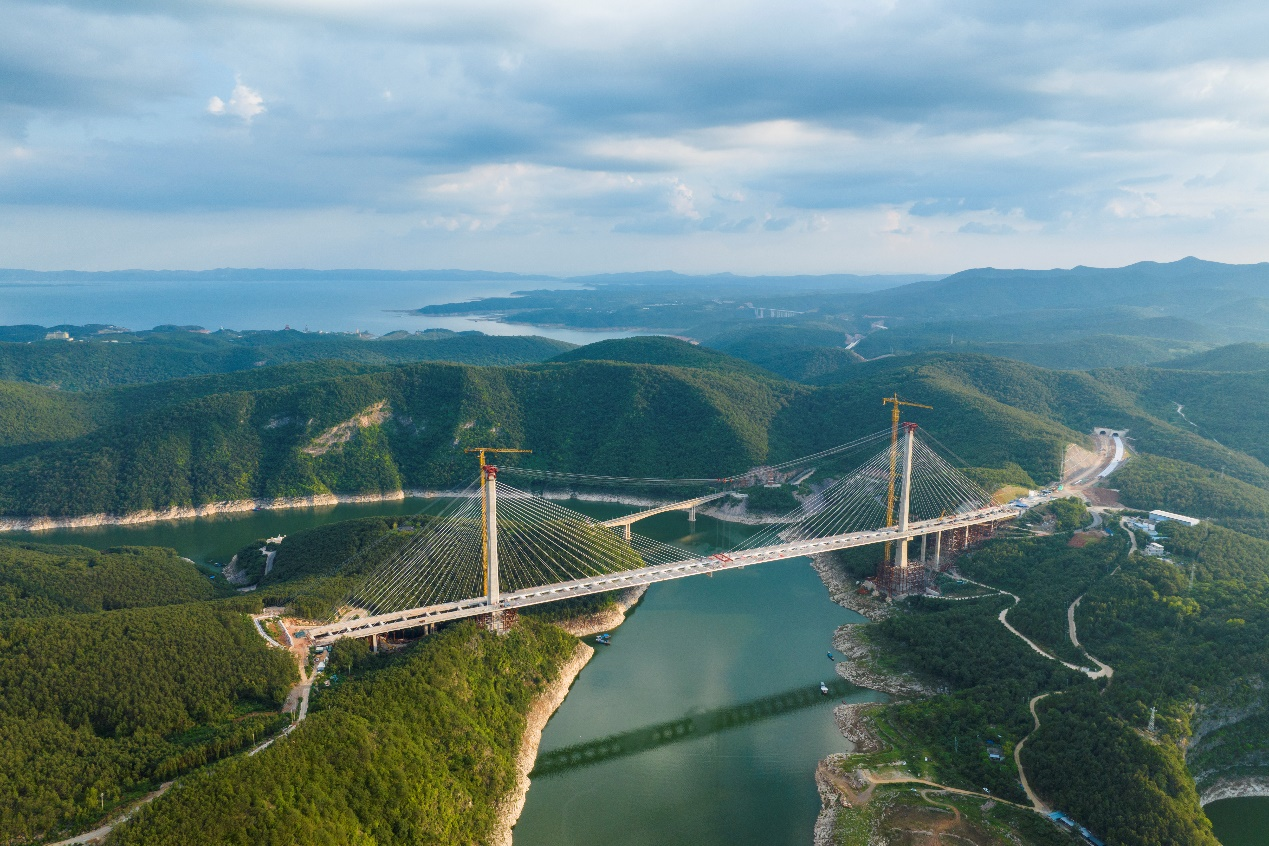 河南省最大跨径斜拉桥——丹江小三峡特大桥成功合龙 河南省最大跨径斜拉桥——丹江小三峡特大桥成功合龙